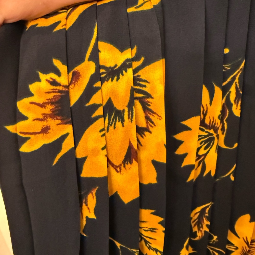 NWOT navy floral pleated dress - Picture 9 of 11